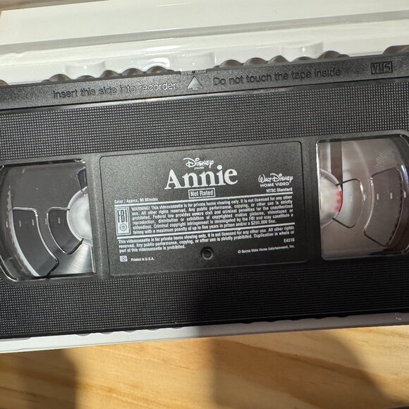 Annie (2000) VHS (Clamshell) **Tested** - Picture 2 of 5